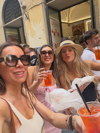 El grupo disfrutó de unos cocteles y de la gastronomía típica de la región