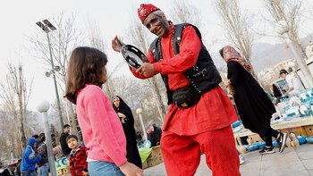 Detienen a dos mujeres en