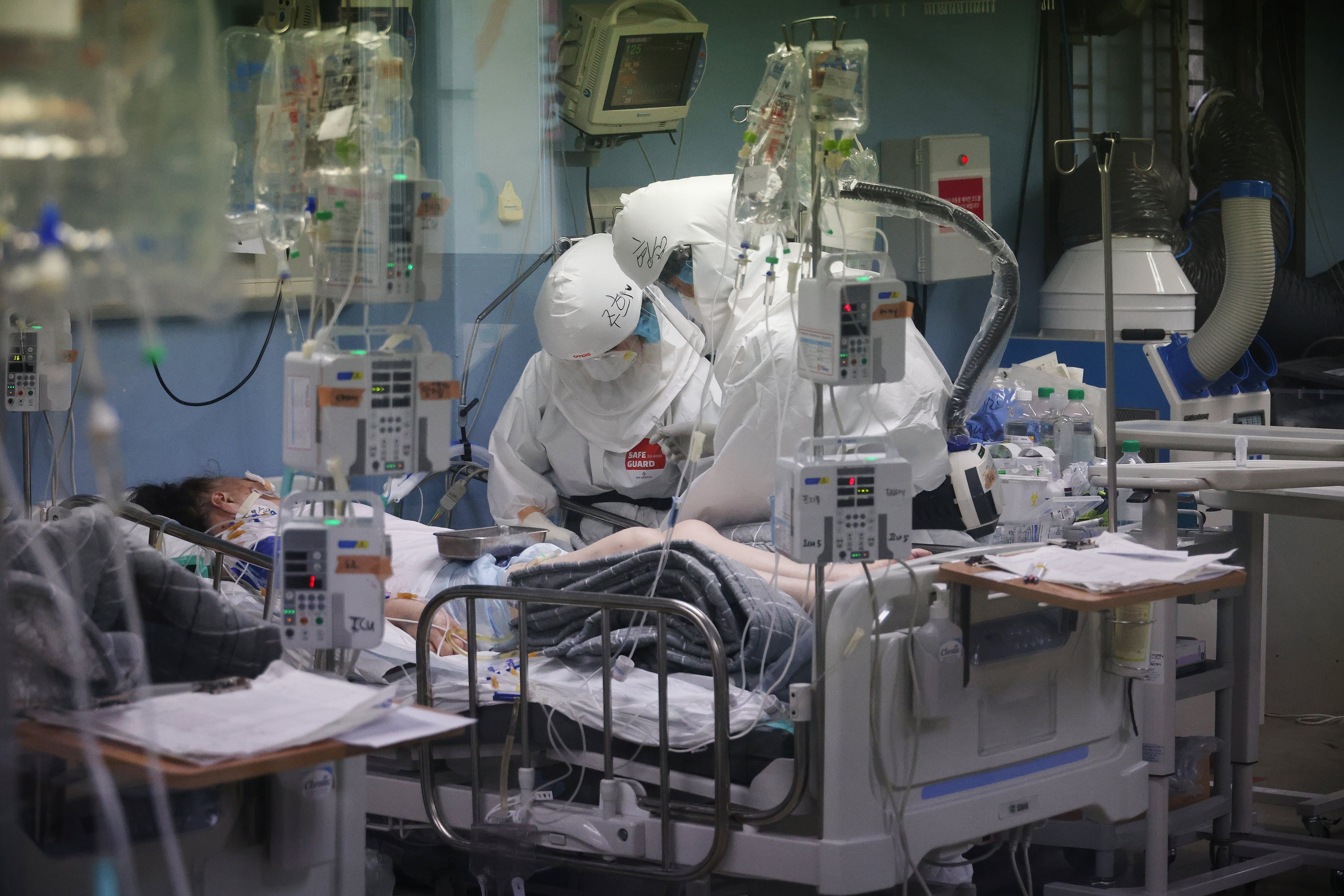 El hongo Candida auris puede sobrevivir en superficies hospitalarias y pone en riesgo a pacientes vulnerables/Archivo REUTERS/Kim Hong-Ji