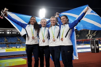 Beth Dobbin celebró el bronce en la Commonwealth de 2022 (REUTERS/Phil Noble)