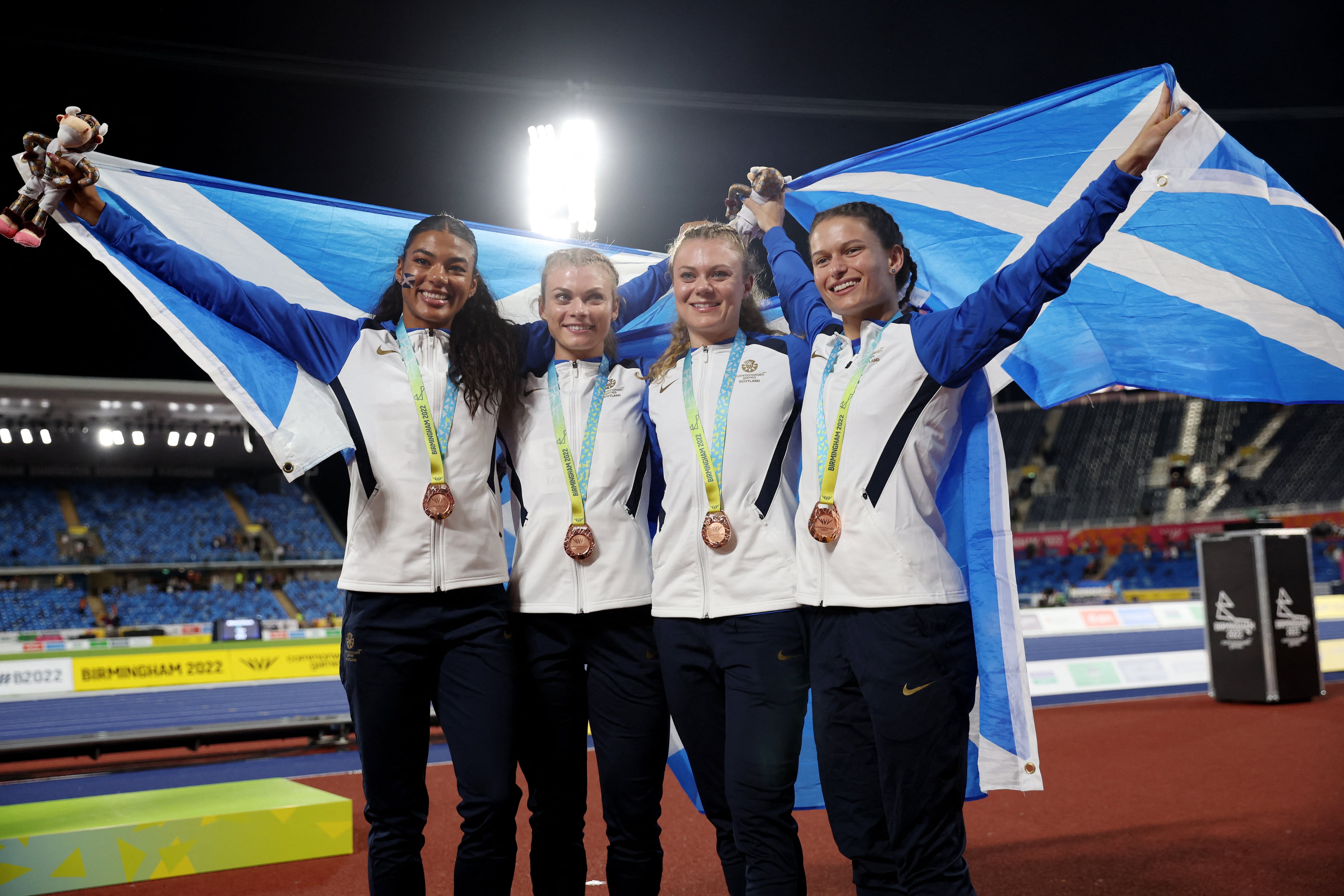 Beth Dobbin celebró el bronce en la Commonwealth de 2022 (REUTERS/Phil Noble)