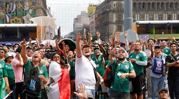 Pantallas gigantes en Reforma y el Centro Histórico reunieron a miles de seguidores del Tricolor.