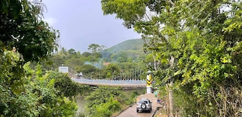 La estructura de 40 metros facilita el transporte de productos y vehículos entre comunidades rurales de Baja Verapaz./(NotiMas Baja Verapaz)