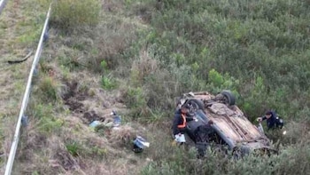 Brutal accidente en Misiones: una mujer de 28 años perdió el control del auto, volcó y murió