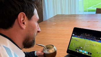 La reacción de Lionel Messi por la goleada del CD Eldense de España después de haberse convertido en su nuevo propietario
