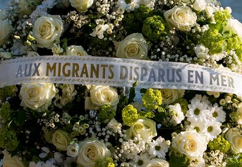 "A los migrantes que se