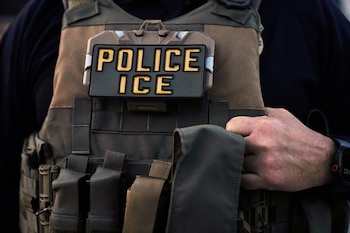 Uniformado del ICE en Estados Unidos . (AP foto/Erin Hooley)