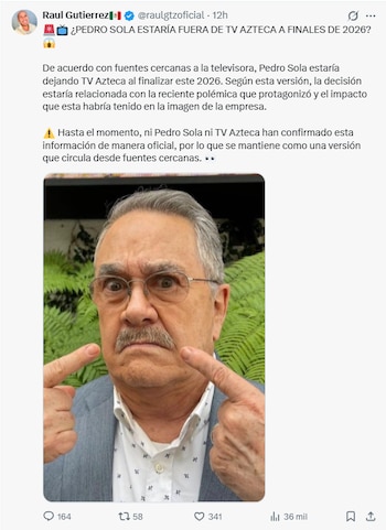 Primer plano de Pedro Sola, hombre mayor con gafas y bigote, señalando sus mejillas con los dedos índices. El fondo muestra plantas verdes borrosas