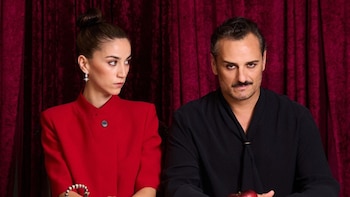 Asier Etxeandia y Claudia Salas se dejan poseer por 'Drácula' en el Festival de Venecia 2016