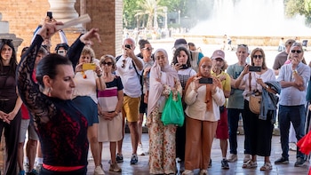 Aumenta hasta casi el 70% los turistas "muy satisfechos" con su visita a España en 2025, según Turespaña