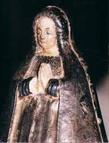 La Virgen con la capa