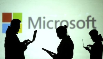 Microsoft atribuyó el fallo a la interacción entre KB5120998 y los sistemas de personalización de Windows 11, con posibles vínculos con el hardware o el escalado de pantalla. (REUTERS/Dado Ruvic/Ilustración/Archivo)