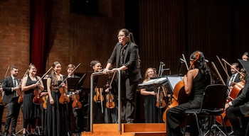 El concierto estará bajo la batuta de Ana María Patiño Osorio, directora titular de Filarmed.