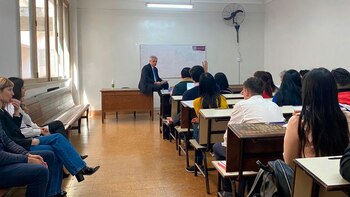 El Presidente dando clases en