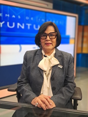 Silvia Cuéllar expresó que el sector servicios genera más de tres mil millones de dólares anuales en exportaciones y aporta más de la mitad de las divisas del sector exportador de El Salvador./ (Frente a Frente)
