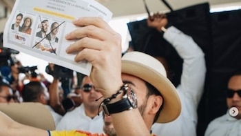 De la Espriella apela al "fervor" y a "cambiar la política" tras votar en las elecciones de Colombia