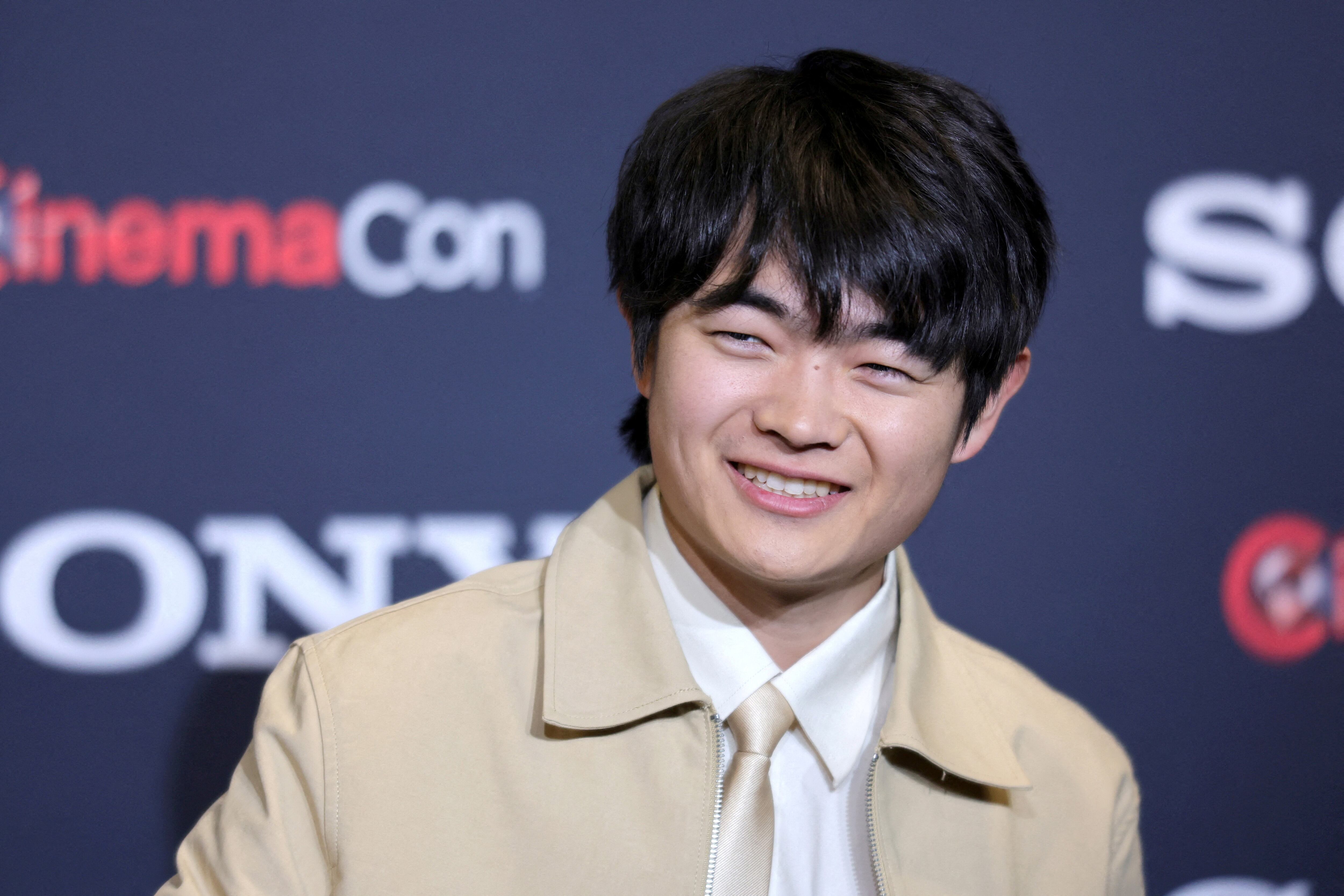 Ben Wang posa mientras promociona la próxima película