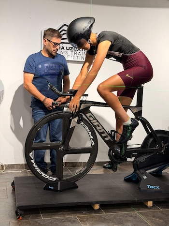 César Neira explicó que su vínculo con Colombia nació por el deporte y motivos personales, y se afianzó tras su paso por un equipo femenino en la Vuelta a Colombia - crédito César Neira