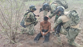 Marina arma operativo e incauta 20 kilos de explosivo y un arsenal en Sinaloa: rescatan a victima del crimen organizado