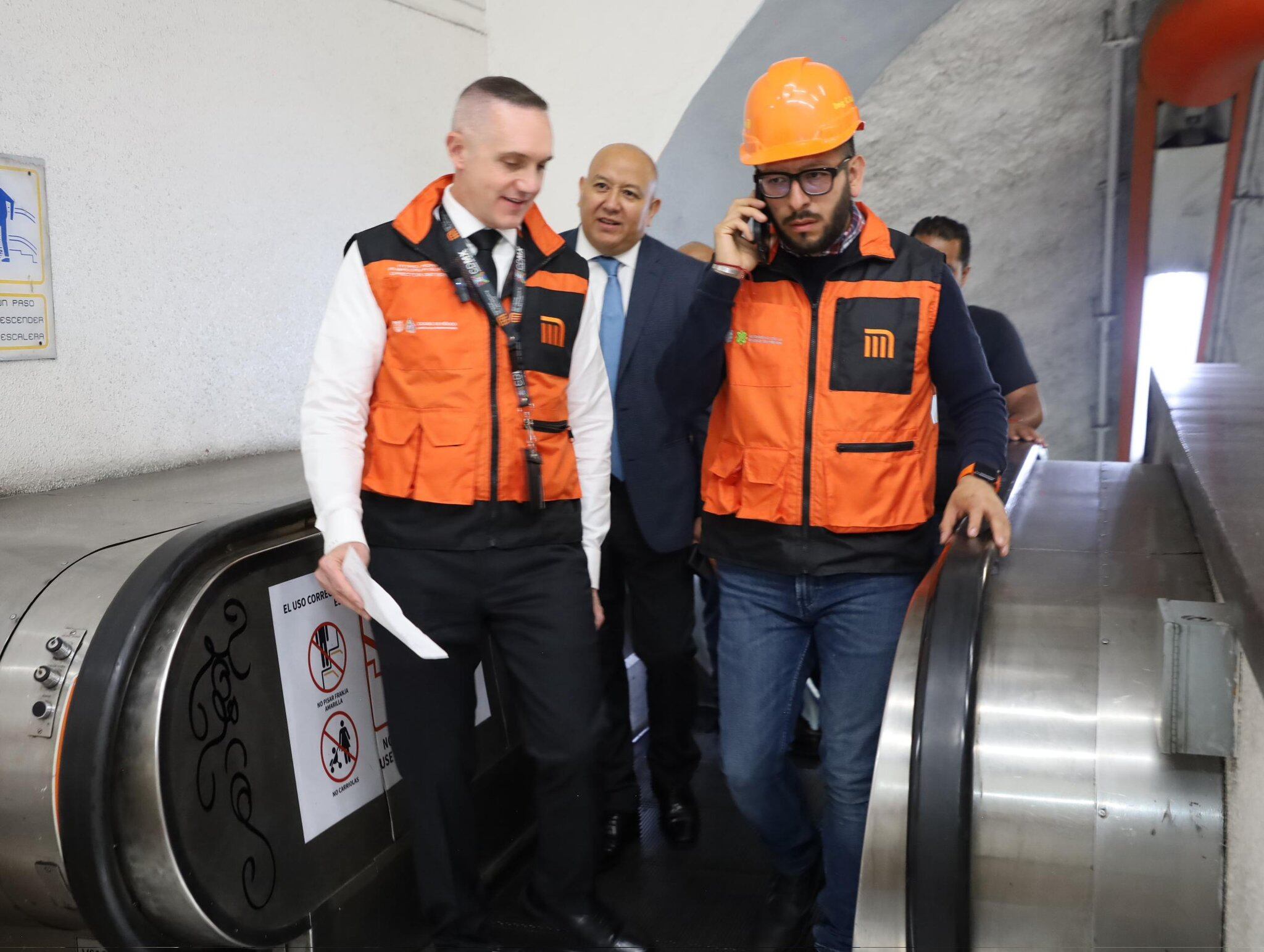 Adrián Rubalcava, director General del Metro de la Ciudad de México acudió a la Línea 7 de este transporte público capitalino. Foto: X/@AdrianRubalcava.