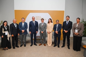 El anuncio contó con la participación de Manuel Martínez, CEO de DP World en la República Dominicana; Angie Berges, Vicepresidenta de Relaciones Institucionales de INICIA; Simon Sonoo, Vicepresidente de Desarrollo de Zonas Económicas del Grupo DP World; Jorge Díaz, Vicepresidente de Zonas Económicas para la República Dominicana; y Leila Alagroobi, Gerente Senior de Relaciones Gubernamentales del Grupo DP World. Foto: Gobierno de República Dominicana