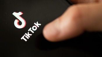 Nueva York acusa a TikTok de realizar pruebas secretas de seguridad con adolescentes con la función 'Algo Refresh'