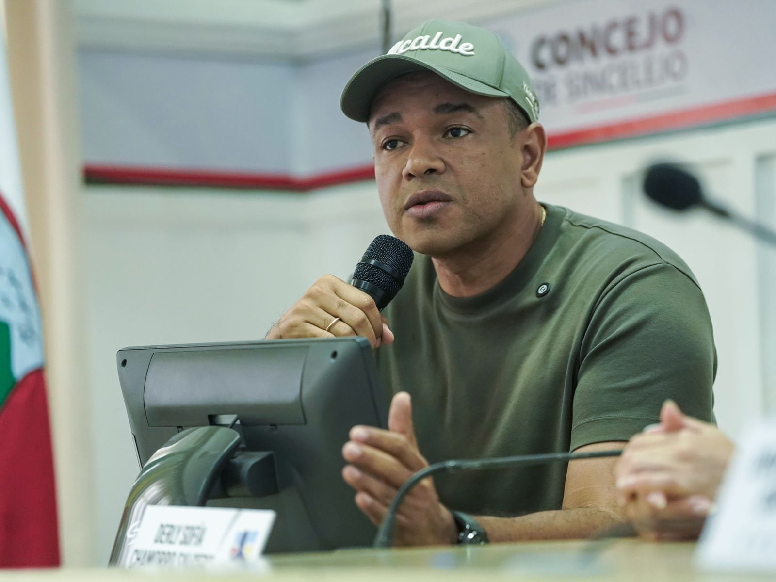 La investigación contra Acuña está relacionada con los delitos de financiación del terrorismo y administración de recursos vinculados con actividades criminales - crédito @YahirAcuña/Facebook
