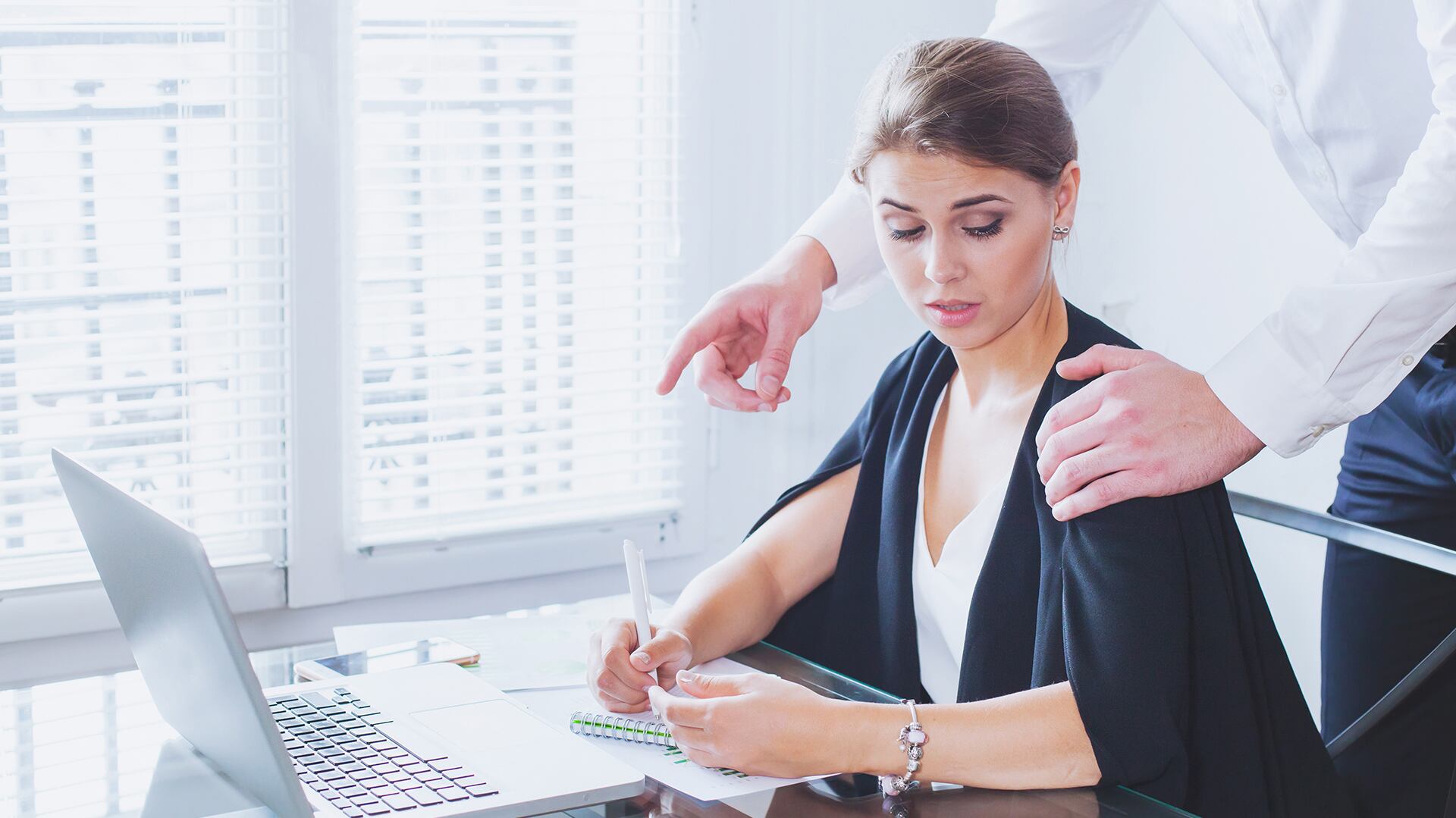 El tribunal consideró como hechos probados el acoso laboral a una compañera y la venta de bebidas alcohólicas en el lugar de trabajo. (Foto de archivo: IStock)