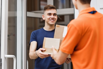 En la práctica, el decreto reconoce el papel que estas operaciones tienen dentro de las cadenas de abastecimiento urbanas, especialmente en segmentos vinculados con comercio electrónico (Foto: Shutterstock)