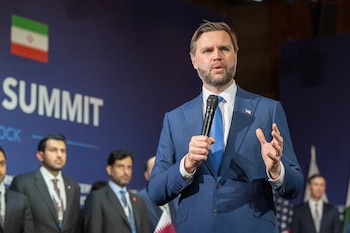 JD Vance en Bürgenstock, Suiza. El vicepresidente estadounidense confirmó que se sentaron "cimientos sólidos" para un acuerdo final con Irán y el regreso de los inspectores de la ONU. (Foto: EFE)