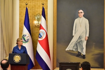 Reunión entre Laura Fernández, presidente de Costa Rica, y Nayib Bukele, presidente de El Salvador.