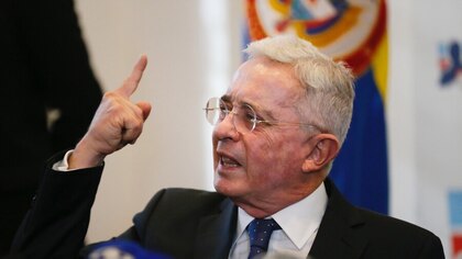 Álvaro Uribe rechazó la reforma laboral y sostuvo que “Colombia no puede tener una economía de odio de clases”