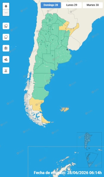 Mapa de Argentina con territorios en verde y amarillo. Íconos de lluvia, nieve, viento y tormenta. Botones días 28, 29, 30. Fecha de emisión 28/06/2026
