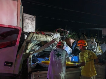 Un accidente vial en la Carretera Panamericana deja un fallecido y ocho lesionados cerca de El Congo, Santa Ana. (Foto: Cruz Verde Salvadoreña)