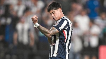 Esteban Pavez aporta fuerza y equilibrio en el centro del campo. - Crédito: Alianza Lima