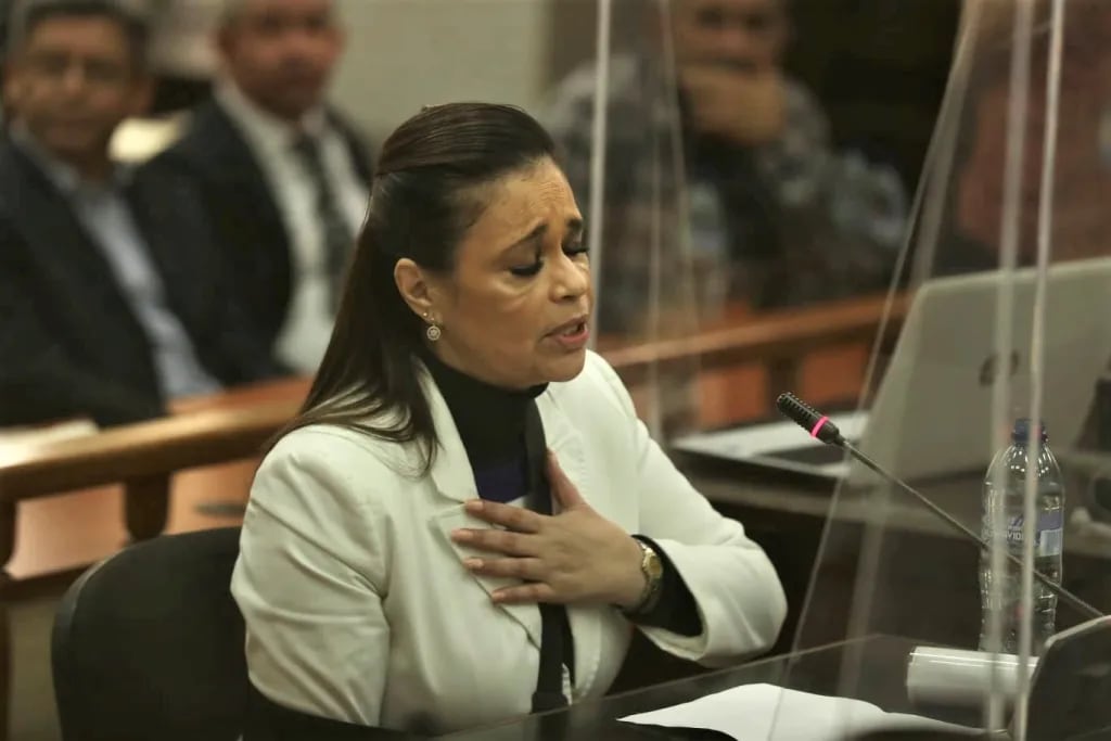 La salida de prisión de Roxana Baldetti fue autorizada para una operación con reemplazo de dos discos cervicales y uno lumbar. (Guatevisión)