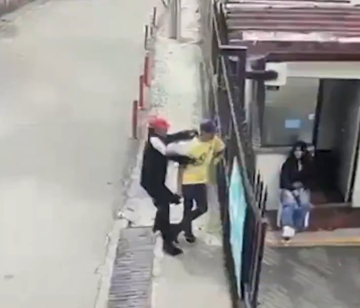 La Policía Metropolitana de Bogotá descartó el robo como móvil y vinculó el triple asesinato a un trastorno mental previo del atacante - crédito captura de pantalla/Noticias RCN