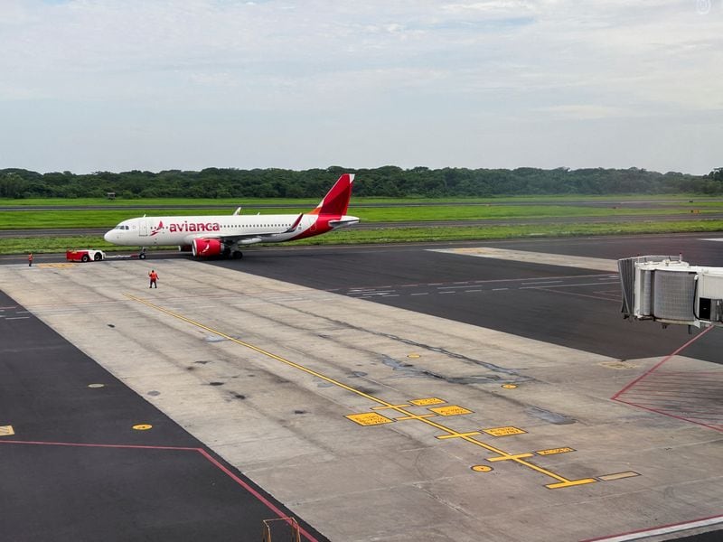 La modernización del aeropuerto responde al aumento de visitantes y a la necesidad de mejorar la conectividad y el desarrollo económico de El Salvador. /(REUTERS/Jose Cabezas)