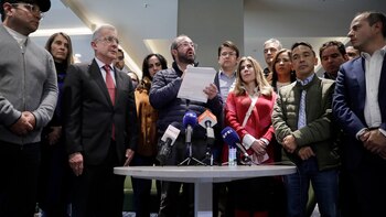 Detienen al senador uribista Ciro Ramírez por un caso de corrupción en Colombia