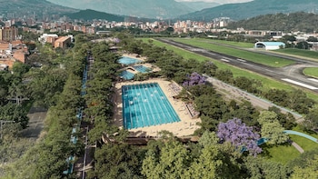 Así será el gigantesco complejo acuático que anunció el alcalde de Medellín Federico Gutiérrez: tendrá dos piscinas olímpicas, dos semiolímpicas y costará $195.000 millones
