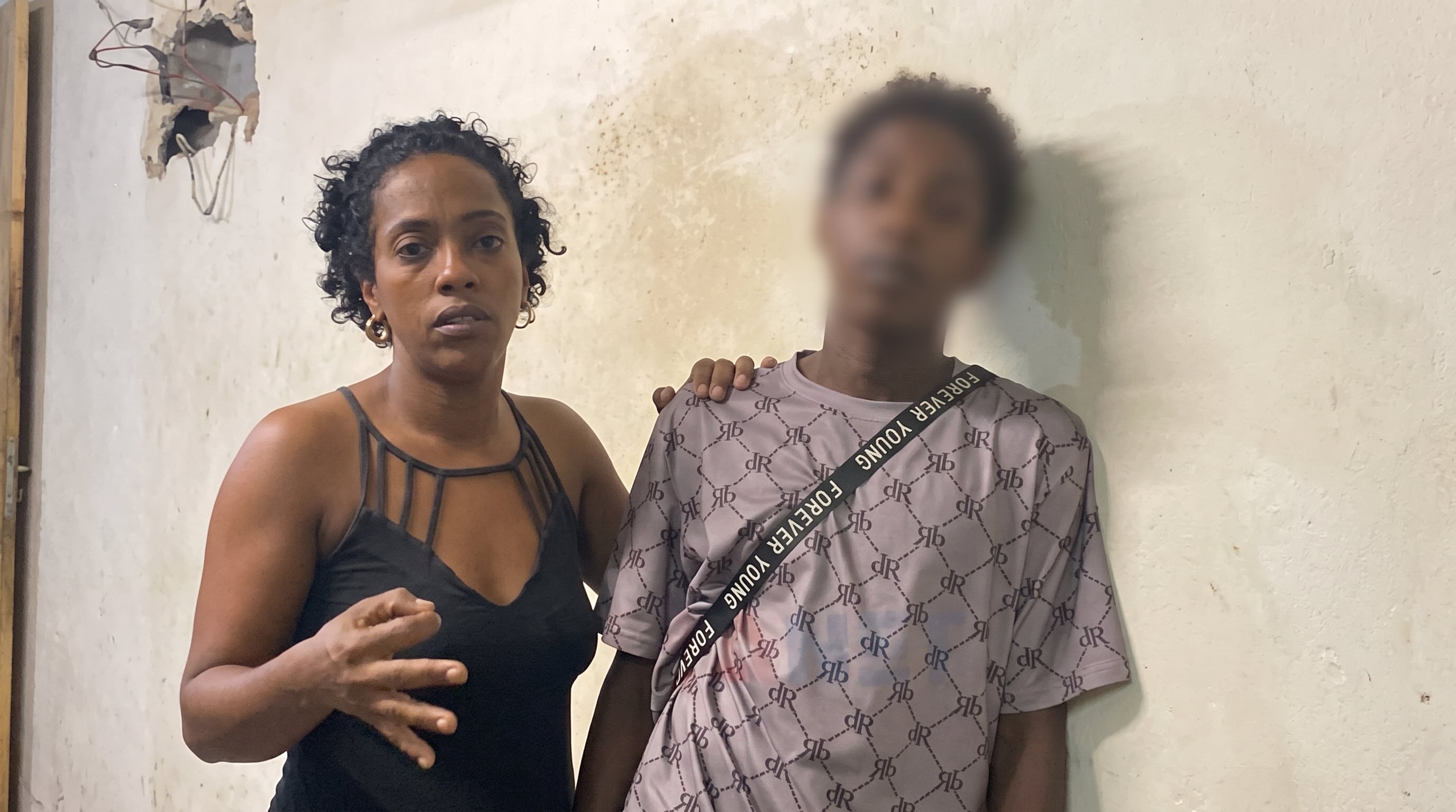 La madre soltera cubana aseguró que el requerimiento policial se vincula con sus reclamos públicos por la falta de alimentos. Teme además las sanciones contra su hijo de 16 años que trabaja con un bicitaxi para ayudar con el alquiler. (Imagen Ilustrativa Infobae)