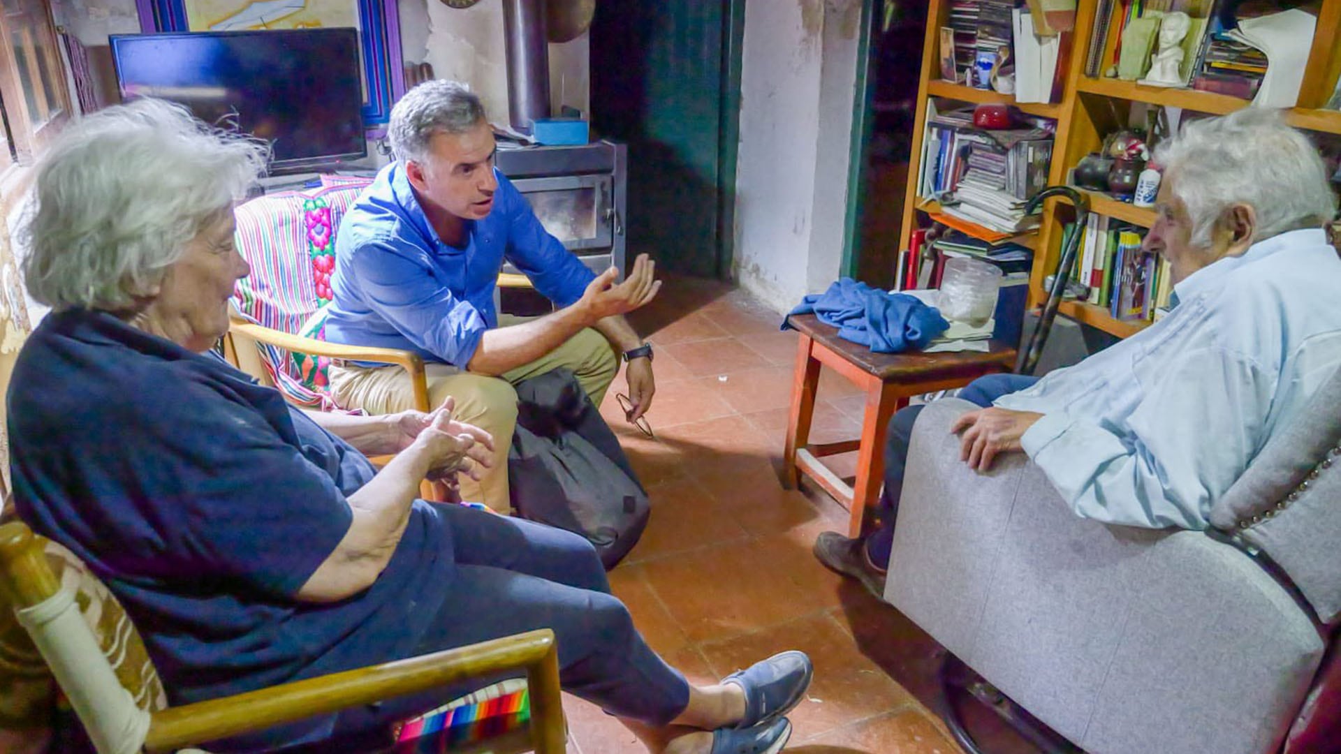 La primera reunión como presidente electo que tuvo Yamandú Orsi fue con el ex mandatario José Mujica y su esposa Lucía Topolansky (@OrsiYamandu)