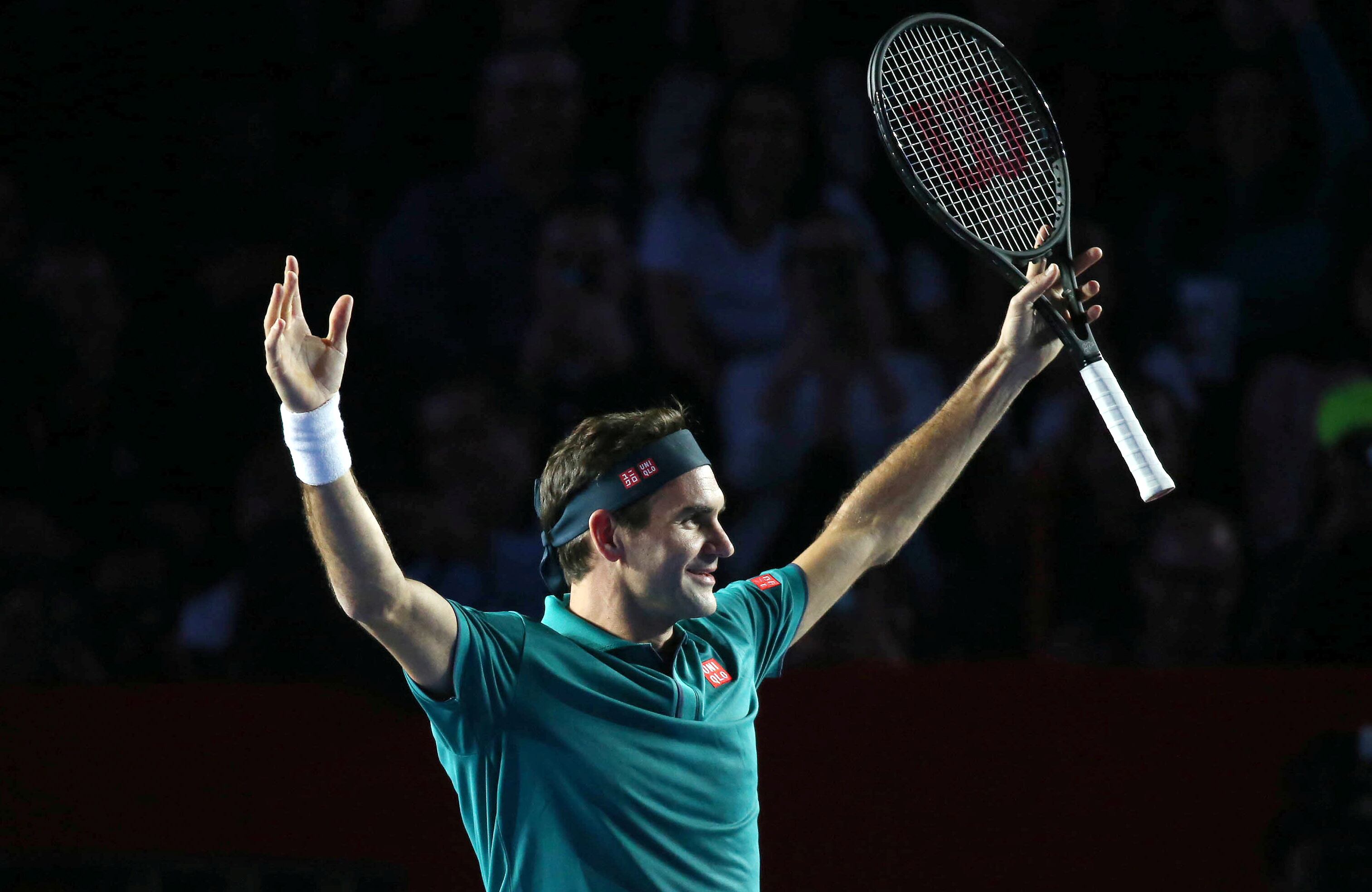 Ante miles de aficionados en la Ciudad de México, Roger Federer transformó un tradicional recinto taurino en la cancha de tenis. (REUTERS/Edgard Garrido)