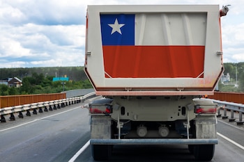 El análisis sostiene que la logística constituye un componente clave de la economía chilena por su estrecha relación con el comercio exterior y por su papel como habilitador del resto de las actividades productivas (Foto: Shutterstock)