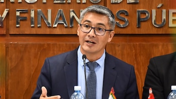 Ministros bolivianos explican la liberación