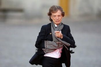 La mezcla de texturas y matices refuerza una silueta moderna con sello personal (REUTERS/Hannah McKay)