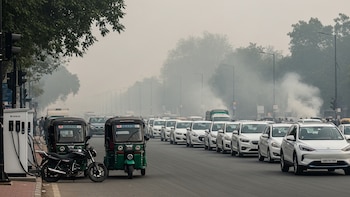 Delhi apuesta por los vehículos eléctricos para combatir la contaminación más grave de la India