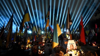 Una iluminación simbólica titulada "Rayos