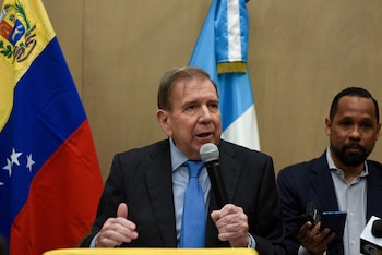 Edmundo González Urrutia durante su