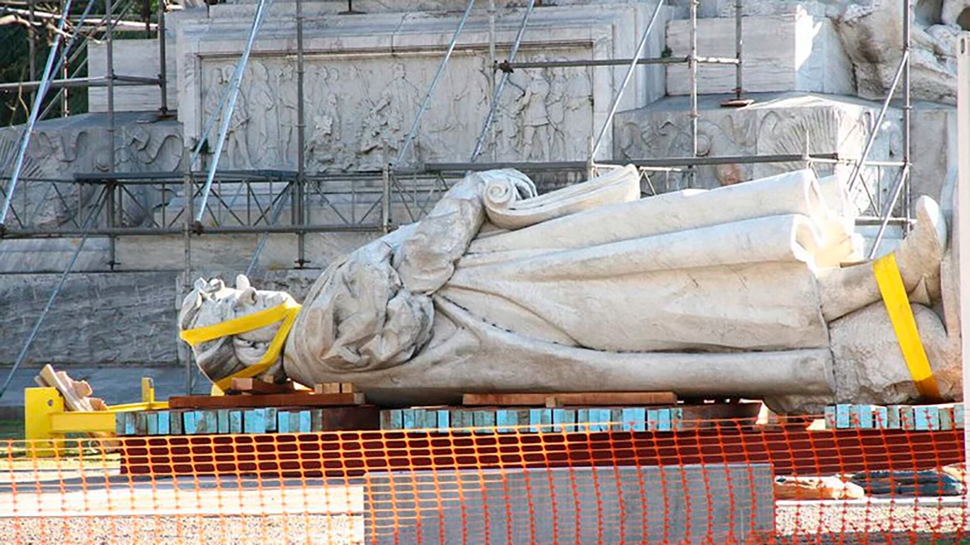 El monumento a Colón que por años estuvo emplazado detrás de la Casa de Gobierno fue desguazado por Cristina Kirchner